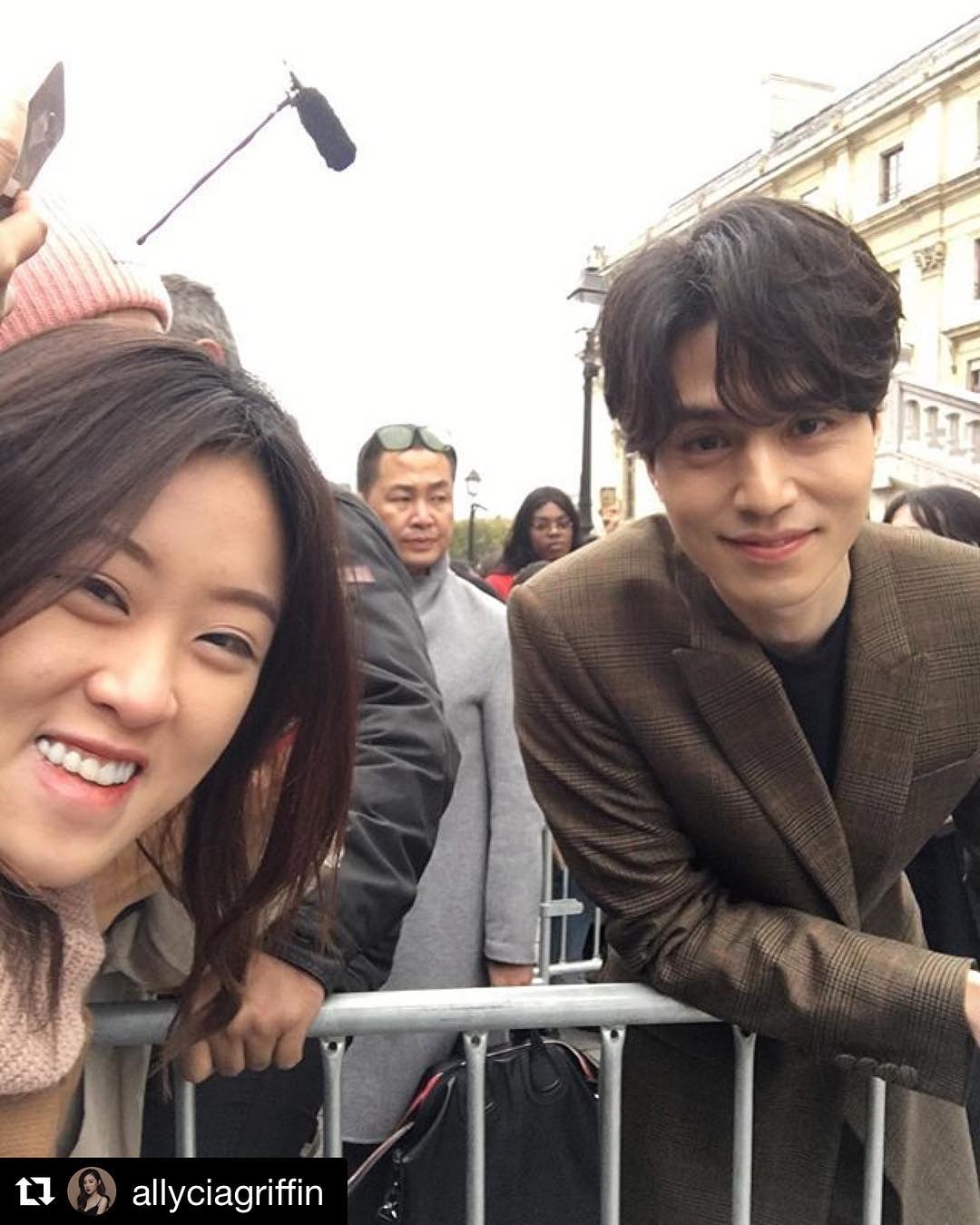Nhan sắc Lee Dong Wook xuất sắc đến mức dân Pháp cũng phải đứng nhìn