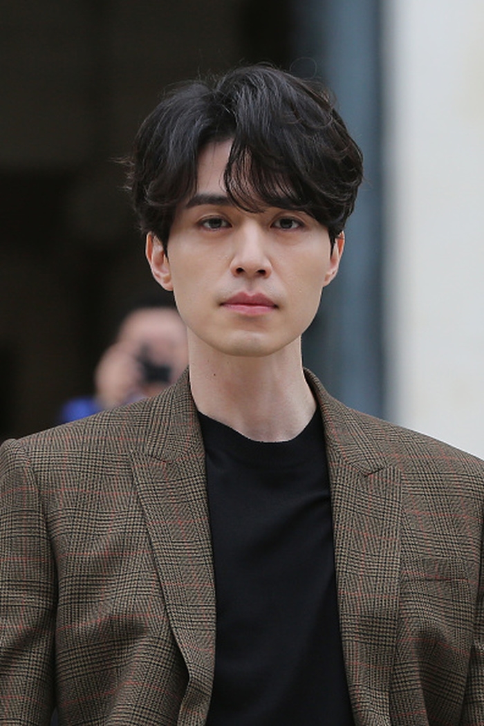 Nhan sắc Lee Dong Wook xuất sắc đến mức dân Pháp cũng phải đứng nhìn