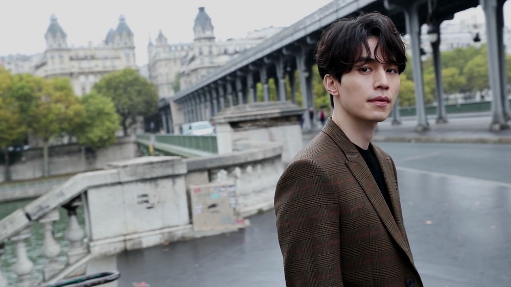 Nhan sắc Lee Dong Wook xuất sắc đến mức dân Pháp cũng phải đứng nhìn