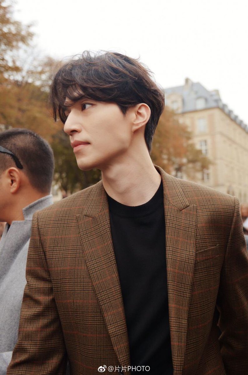 Nhan sắc Lee Dong Wook xuất sắc đến mức dân Pháp cũng phải đứng nhìn