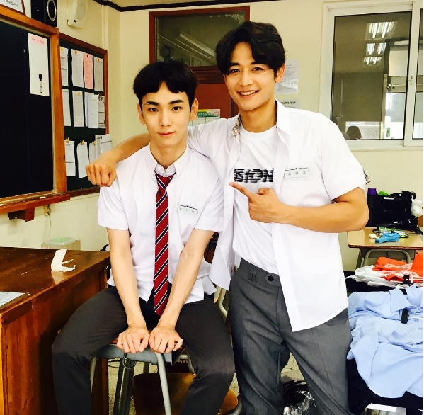 Những cặp nam - nam Kpop từng ghét nhau ra mặt