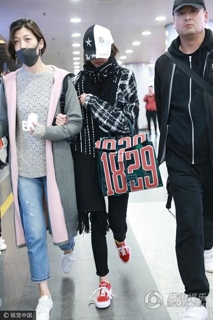Luhan làm dấy lên tin đồn sắp cưới Quan Hiểu Đồng vì đi chọn nhẫn