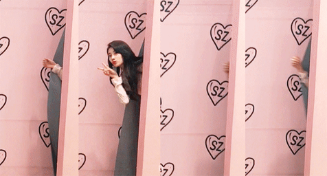 Suzy khiến fan cười ngất khi làm thánh chụp ké trong ngày sinh nhật