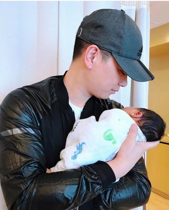 Hồ Hạnh Nhi hạnh phúc thông báo tin 'hoàng tử bé' đã chào đời