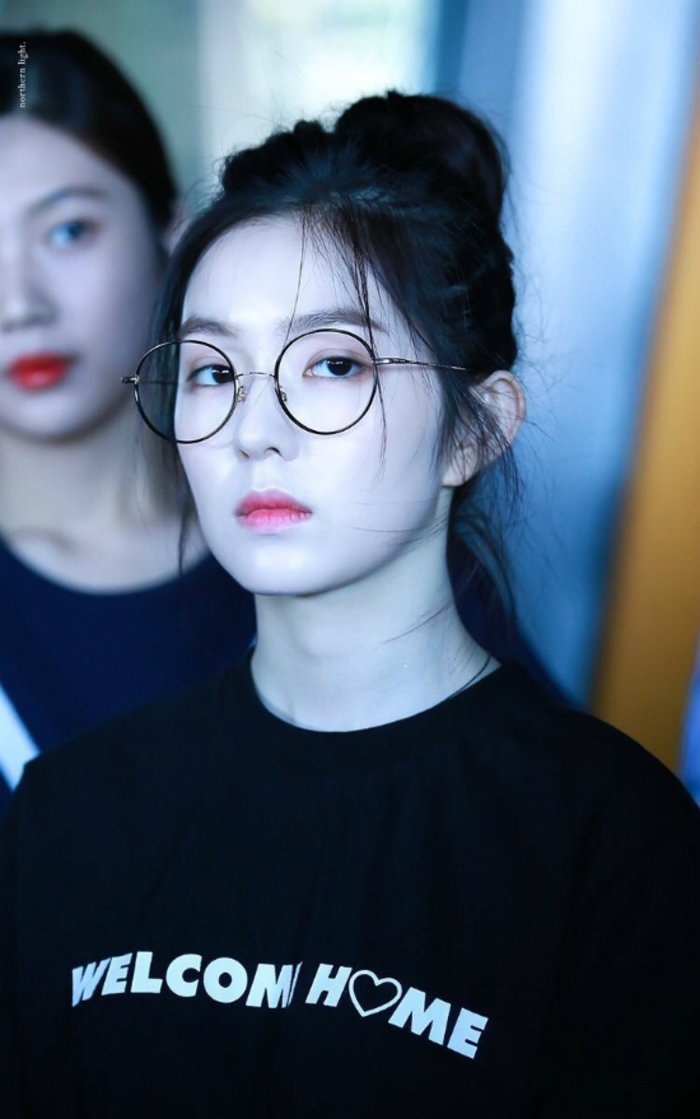 Ánh mắt sắc lạnh của Irene (Red Velvet) dễ gây hiểu nhầm