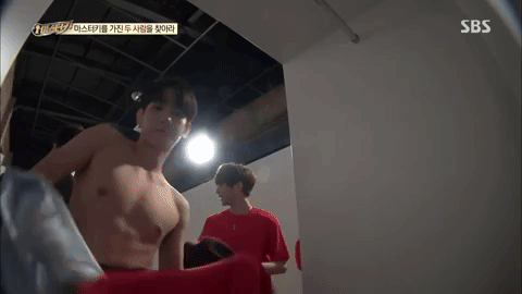 Hàng loạt nam thần cởi đồ, Kang Daniel và Baekhyun khoe cơ bụng