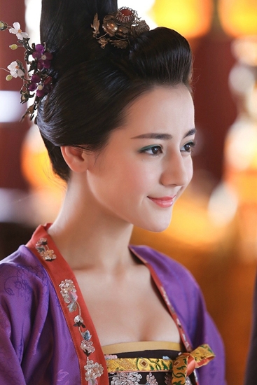 Mỹ nhân Hoa ngữ nào sở hữu chiếc cằm đẹp "nghiêng thùng đổ nước"?
