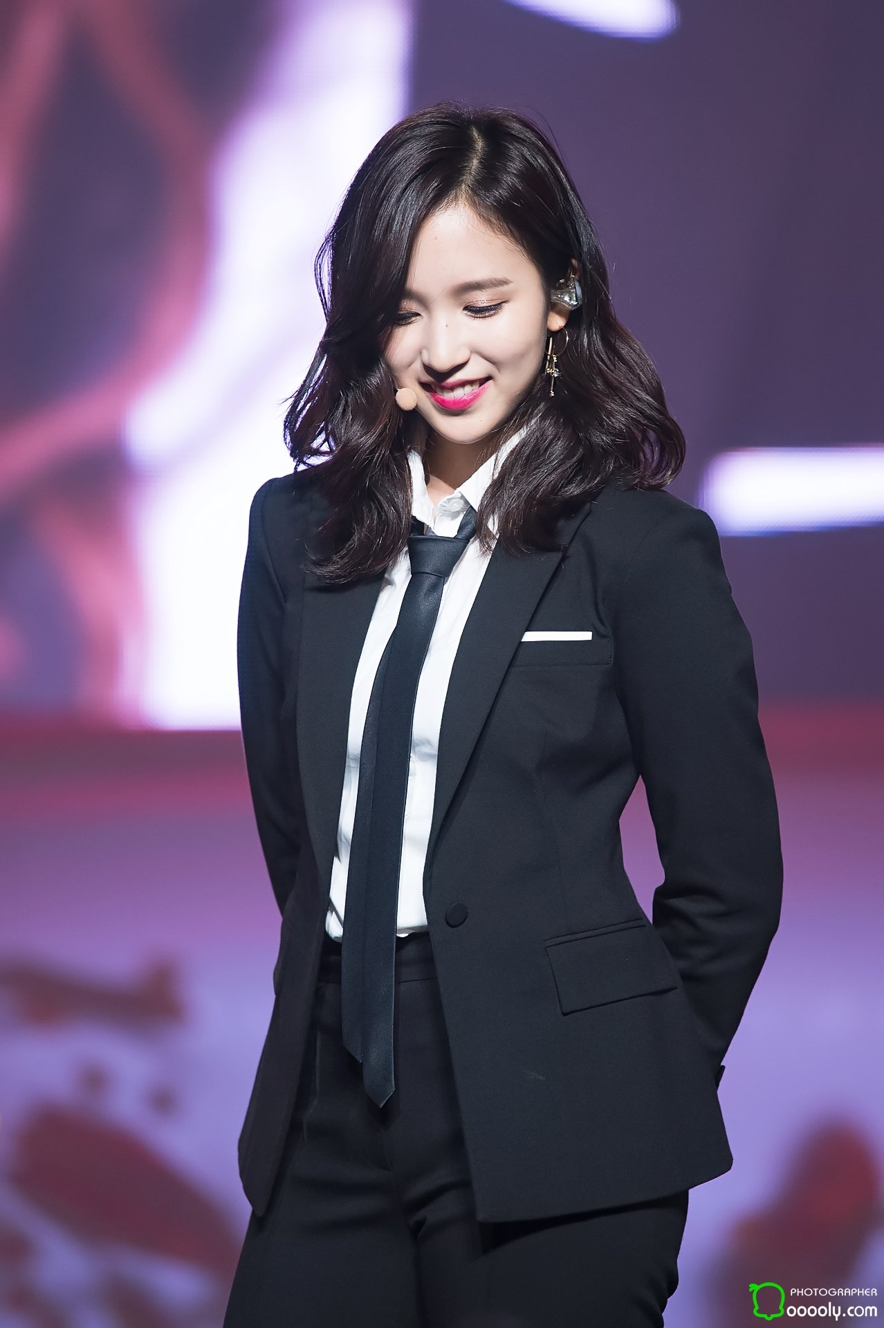 http://dienanh.net/news/cover-hit-genie-cua-snsd-twice-duoc-khen-toi-tap-vi-xinh-dep-het-nac-12271.html