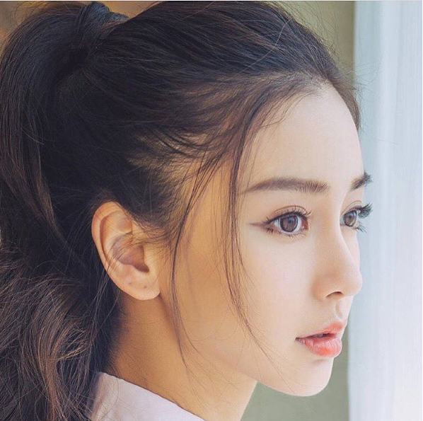 Mỹ nhân Hoa ngữ nào sở hữu chiếc cằm đẹp "nghiêng thùng đổ nước"?