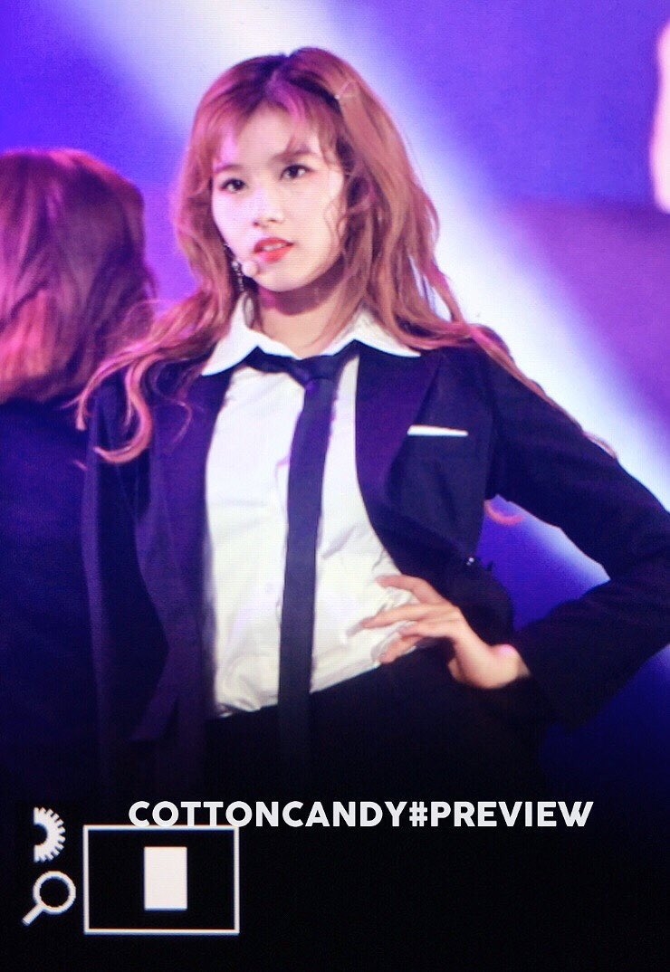 http://dienanh.net/news/cover-hit-genie-cua-snsd-twice-duoc-khen-toi-tap-vi-xinh-dep-het-nac-12271.html