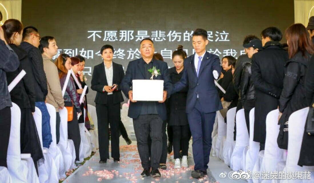Trần Kiều Ân đau buồn trong ngày tròn 1 năm Kiều Nhậm Lương mất.