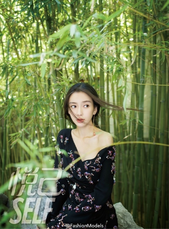 Những bức ảnh quyến rũ và nóng bỏng đến khó tin của mỹ nhân Hoa ngữ