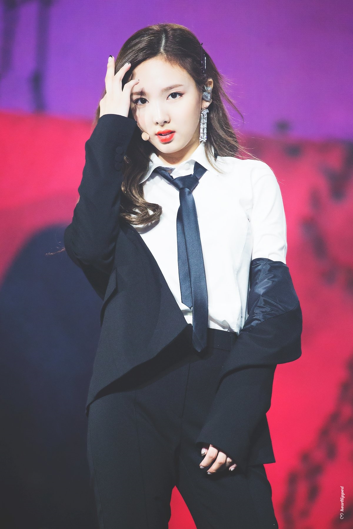 http://dienanh.net/news/cover-hit-genie-cua-snsd-twice-duoc-khen-toi-tap-vi-xinh-dep-het-nac-12271.html