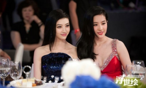 Cuộc chiến nhan sắc giữa các nữ thần hai thế hệ trong showbiz