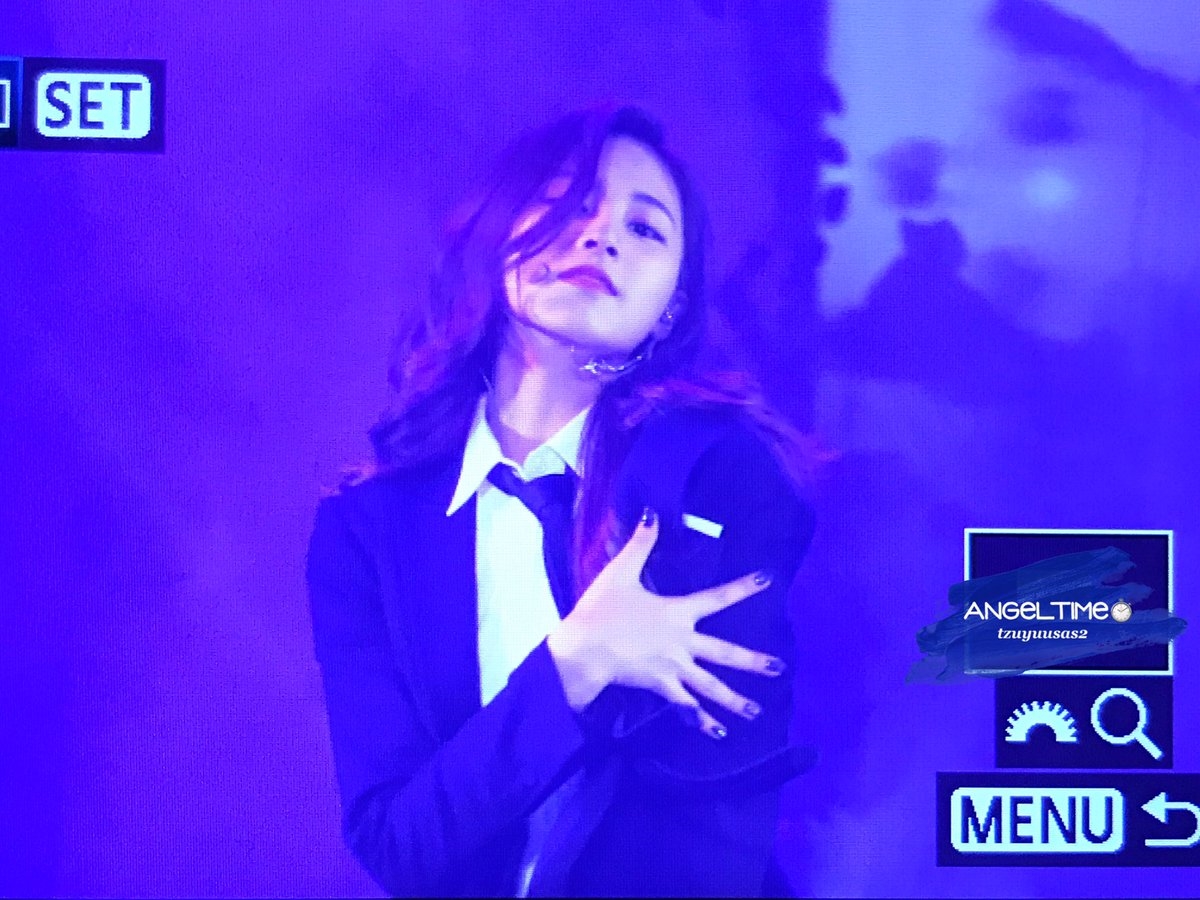 http://dienanh.net/news/cover-hit-genie-cua-snsd-twice-duoc-khen-toi-tap-vi-xinh-dep-het-nac-12271.html