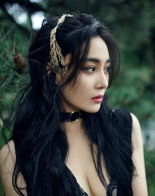 Mỹ nhân Hoa ngữ nào sở hữu chiếc cằm đẹp "nghiêng thùng đổ nước"?