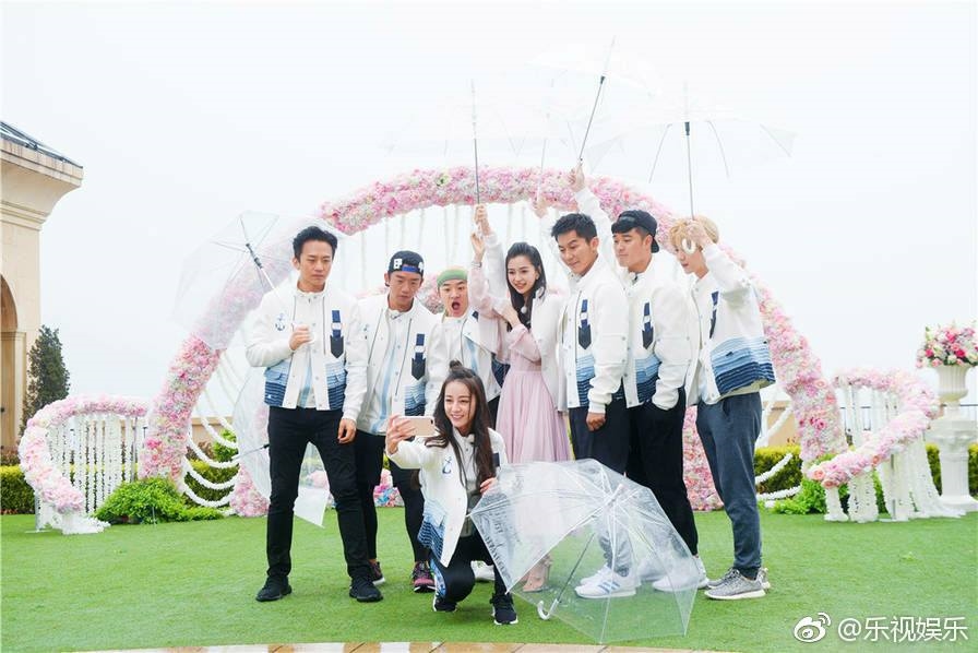 Đây là những bí mật đang được cư dân mạng "lùng sục" sự thật của Cbiz