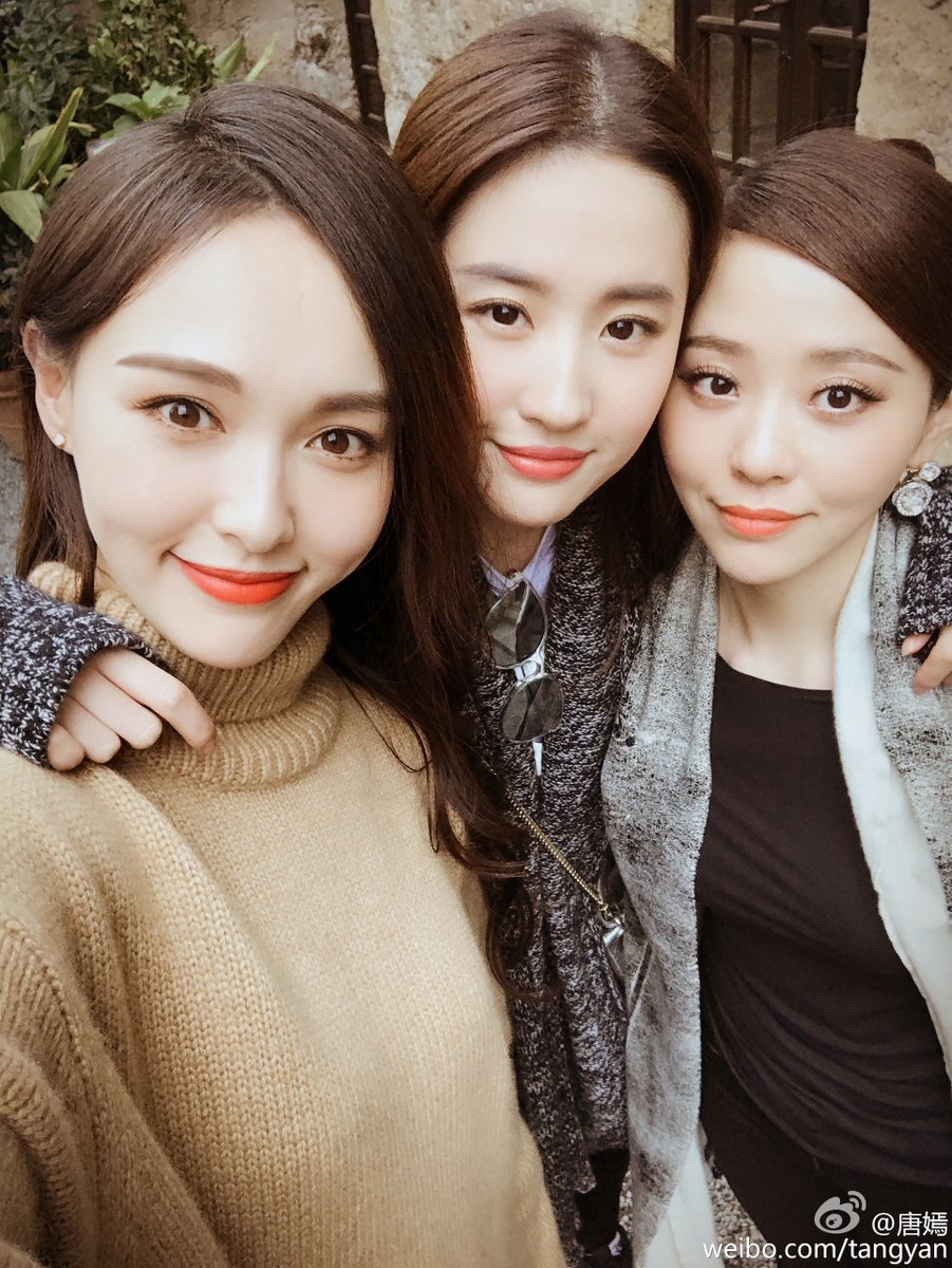 Mỹ nhân Hoa Ngữ dìm nhau không thương tiếc khi đứng chung khung hình.