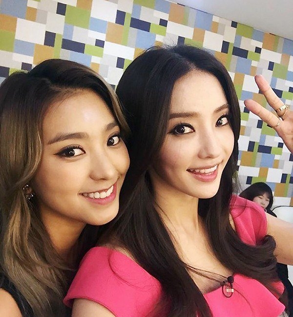 Cuộc chiến nhan sắc giữa các nữ thần hai thế hệ trong showbiz