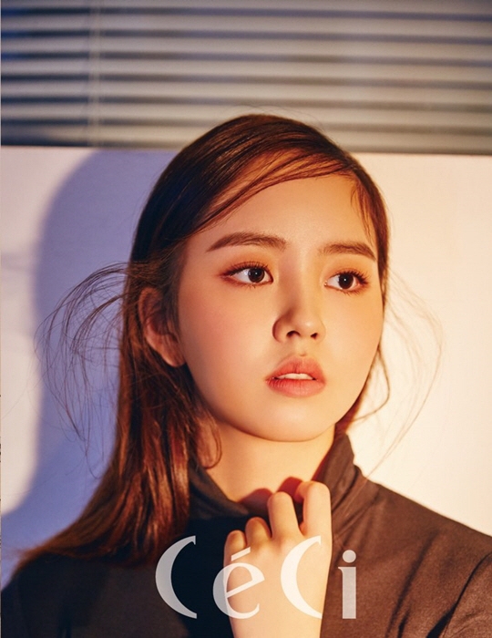Kim So Hyun trưởng thành và cuốn hút trong loạt ảnh tạp chí mới