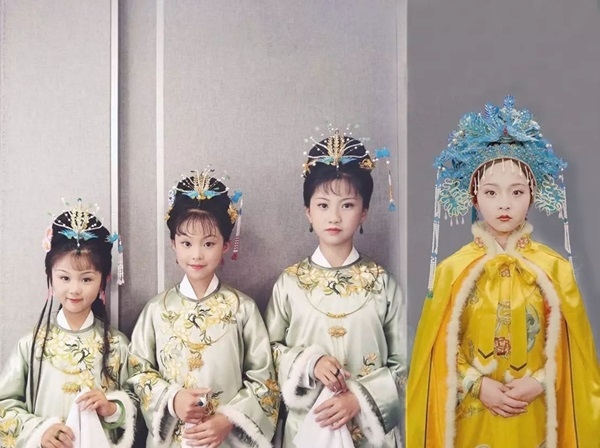 Hệ lụy lớn khi diễn viên nhí Hoa ngữ đóng cảnh yêu đương, chém giết