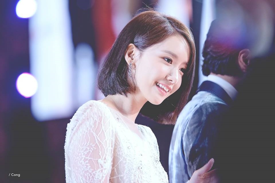 Yoona mặc váy lộ vòng ba nhưng nhìn ảnh mới biết nguyên bản chiếc váy