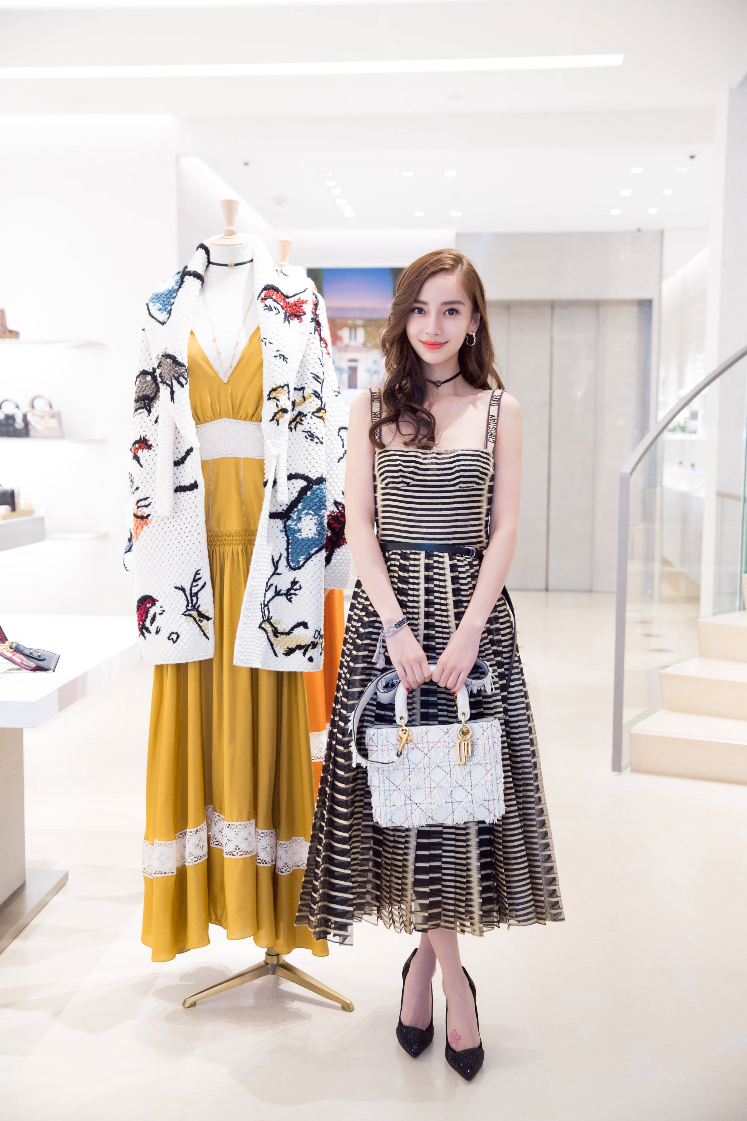 Triệu Lệ Dĩnh và Angela Baby đọ sắc tại sự kiện của DIOR
