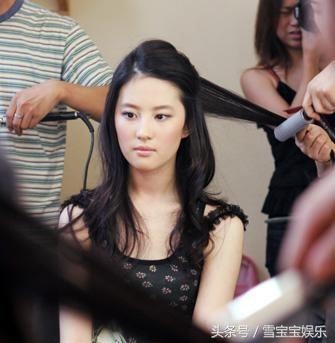 Make up, công đoạn không thể thiếu của các ngôi sao Hoa Ngữ