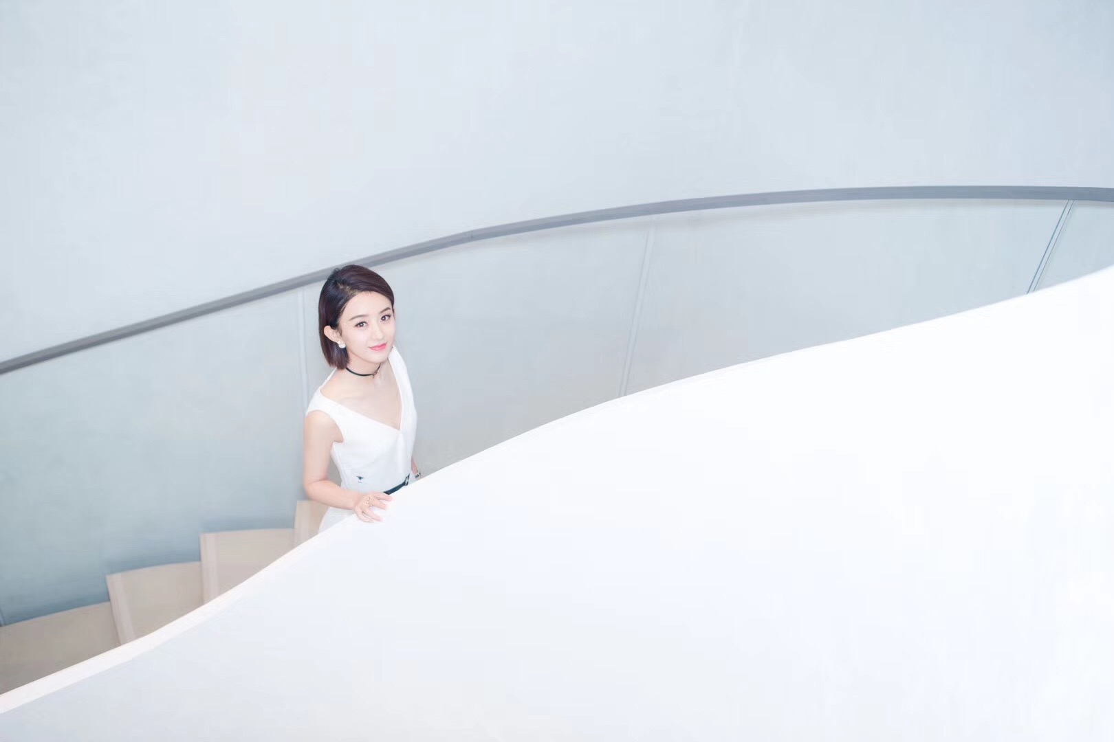 Triệu Lệ Dĩnh và Angela Baby đọ sắc tại sự kiện của DIOR