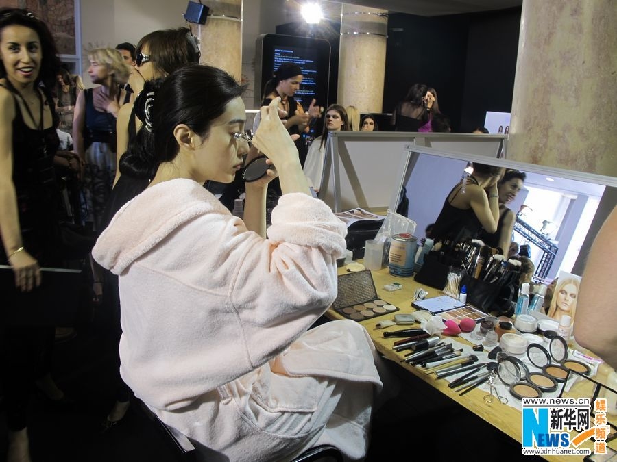 Make up, công đoạn không thể thiếu của các ngôi sao Hoa Ngữ
