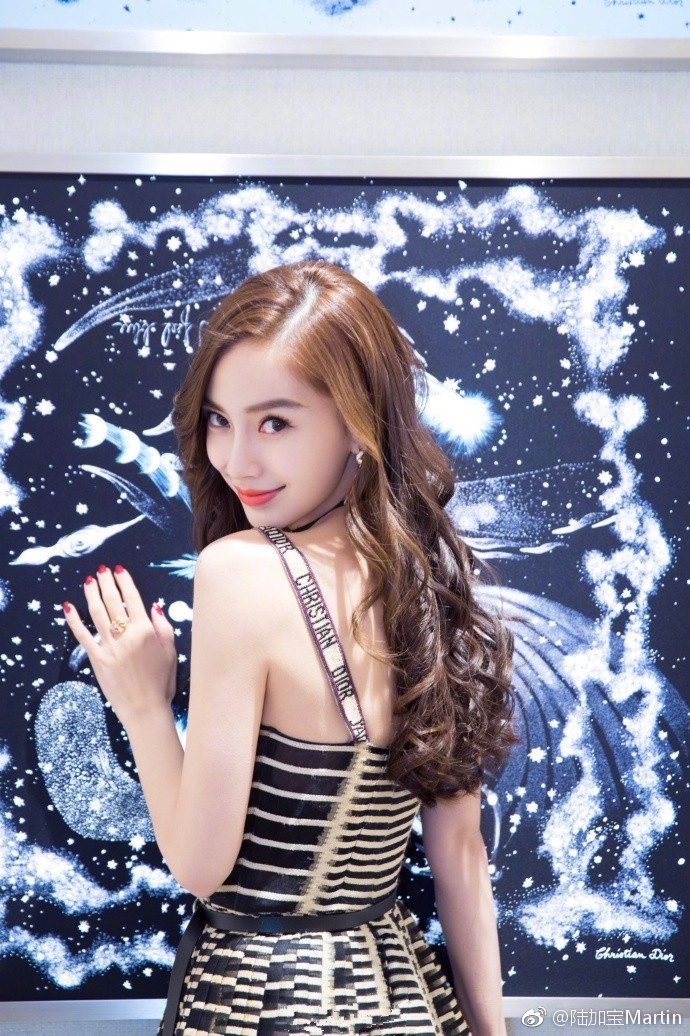 Triệu Lệ Dĩnh và Angela Baby đọ sắc tại sự kiện của DIOR