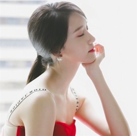 Yoona gìn giữ hình tượng ngọc nữ, thường xuyên biến trang phục hở bạo