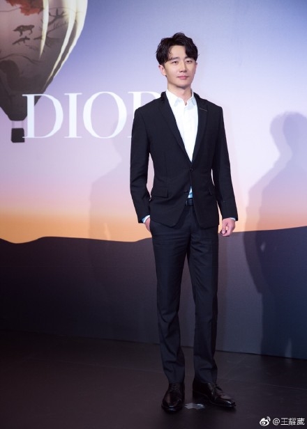 Triệu Lệ Dĩnh và Angela Baby đọ sắc tại sự kiện của DIOR