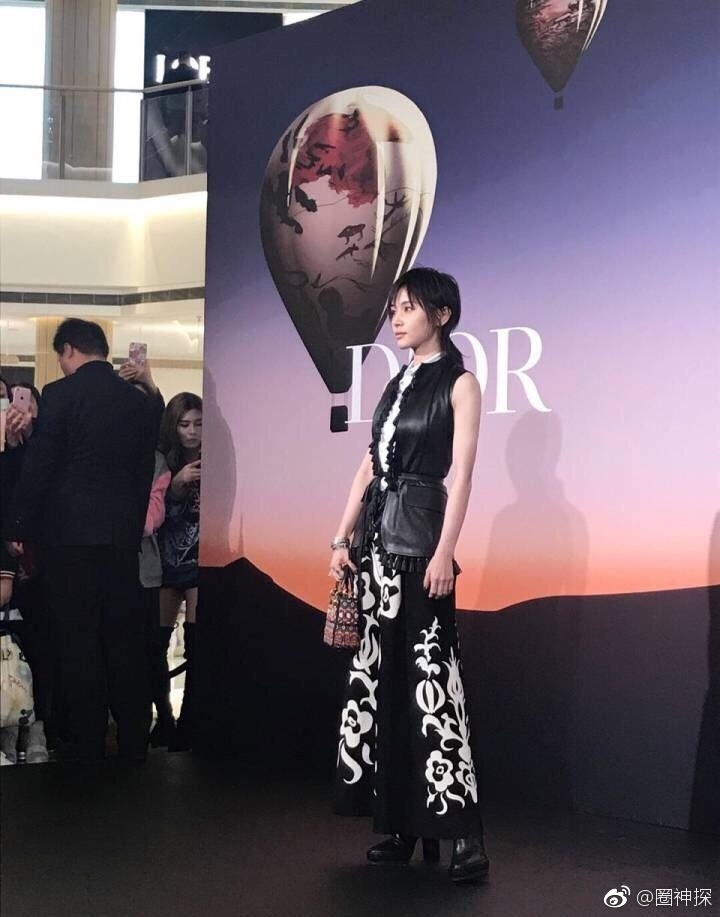 Triệu Lệ Dĩnh và Angela Baby đọ sắc tại sự kiện của DIOR