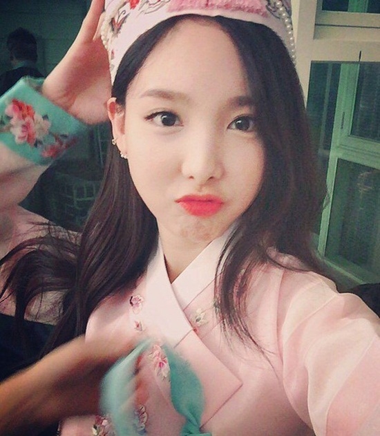 Twice Nayeon đứng đầu BXH sao nữ mặc Hanbok đẹp nhất