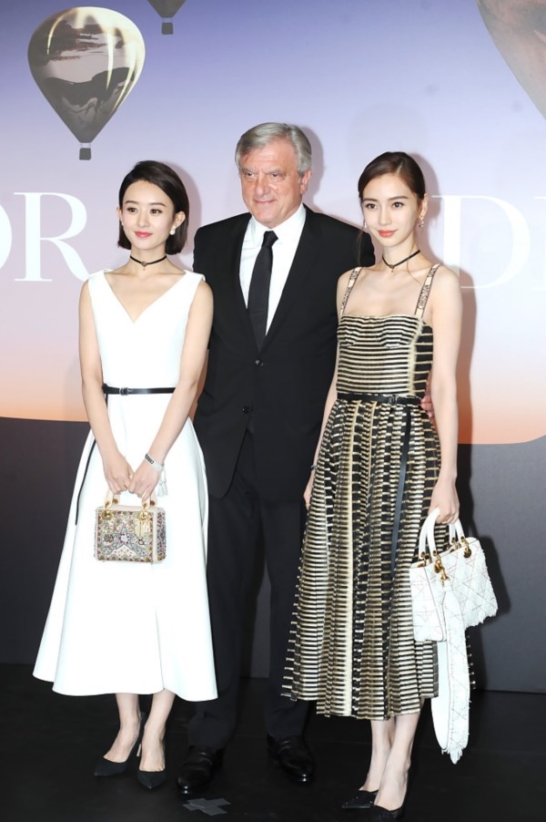 AngelaBaby và Triệu Lệ Dĩnh nắm tay thân mật dù bị so sánh nhan sắc