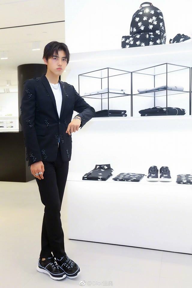 Trần Phi Vũ chính thức trở thành tân đại sứ thương hiệu DIOR.