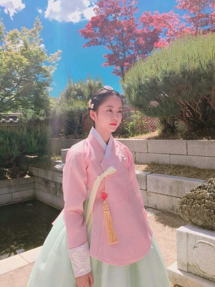 Twice Nayeon đứng đầu BXH sao nữ mặc Hanbok đẹp nhất