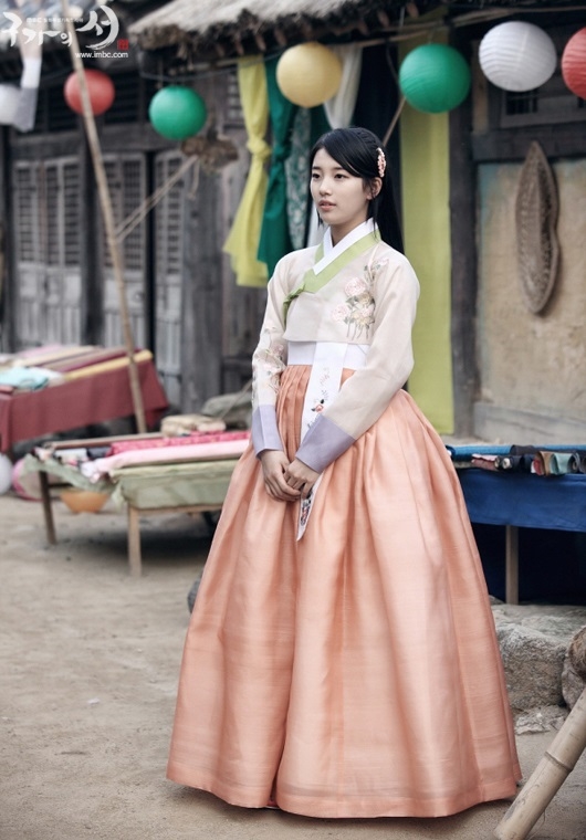 Twice Nayeon đứng đầu BXH sao nữ mặc Hanbok đẹp nhất
