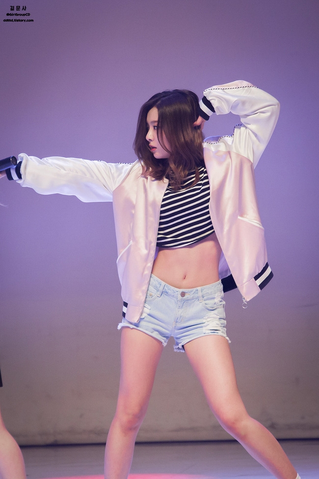 "Bỏng mắt" trước những điệu nhảy sexy của các nàng ngọc nữ của Kpop
