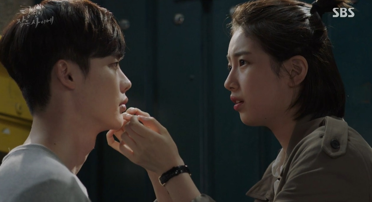 Nụ hôn đáng yêu của Suzy và Lee Jong Suk "gây sốt" cộng đồng mạng