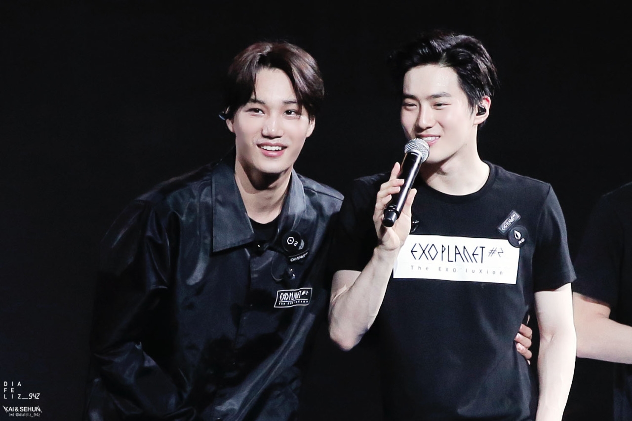 Những cặp idol da ngăm - da trắng thích chụp chung ảnh
