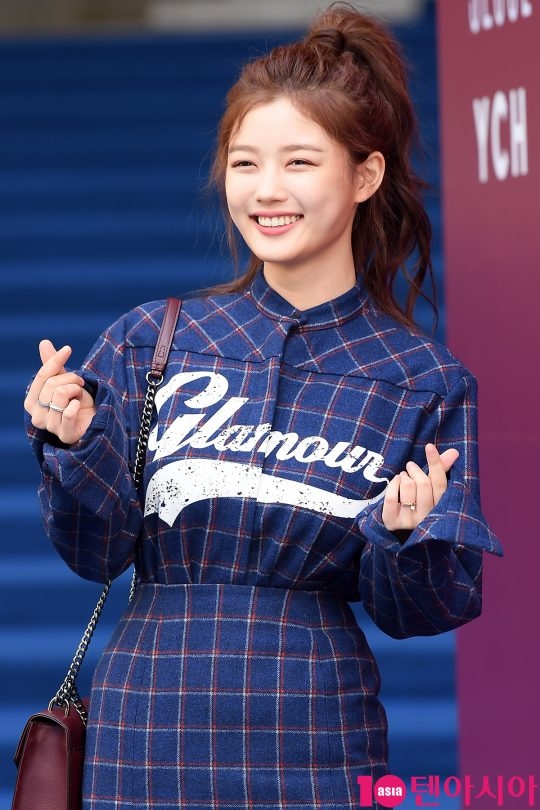 Kim Yoo Jung nổi bật giữa dàn sao trong 'Seoul Fashion Week 2018'