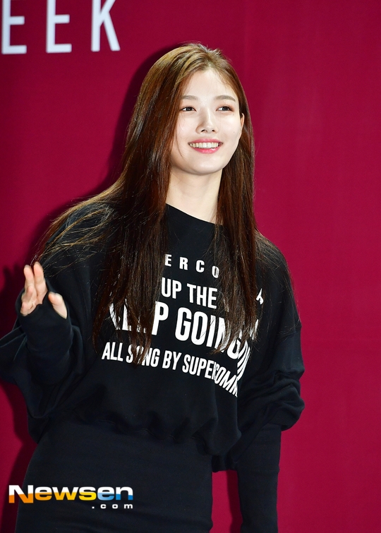 Kim Yoo Jung nổi bật giữa dàn sao trong 'Seoul Fashion Week 2018'