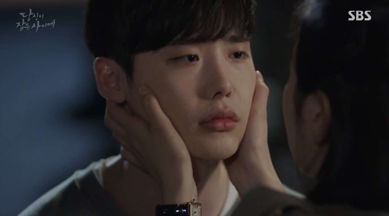 Nụ hôn đáng yêu của Suzy và Lee Jong Suk "gây sốt" cộng đồng mạng