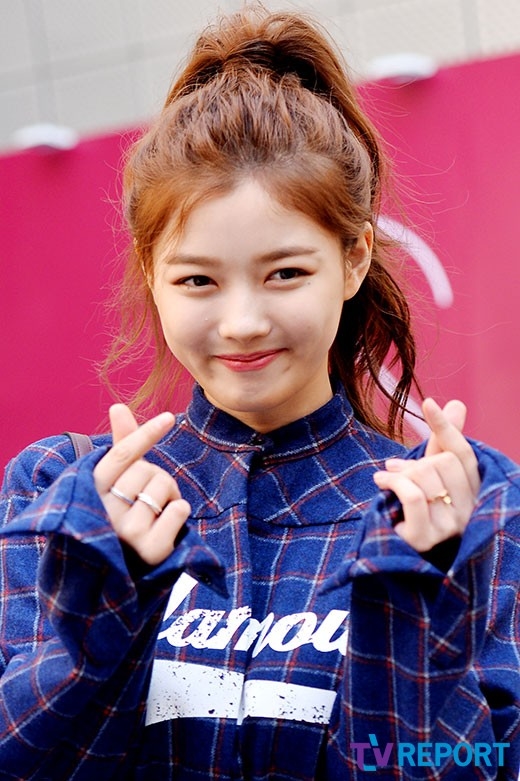 Kim Yoo Jung nổi bật giữa dàn sao trong 'Seoul Fashion Week 2018'
