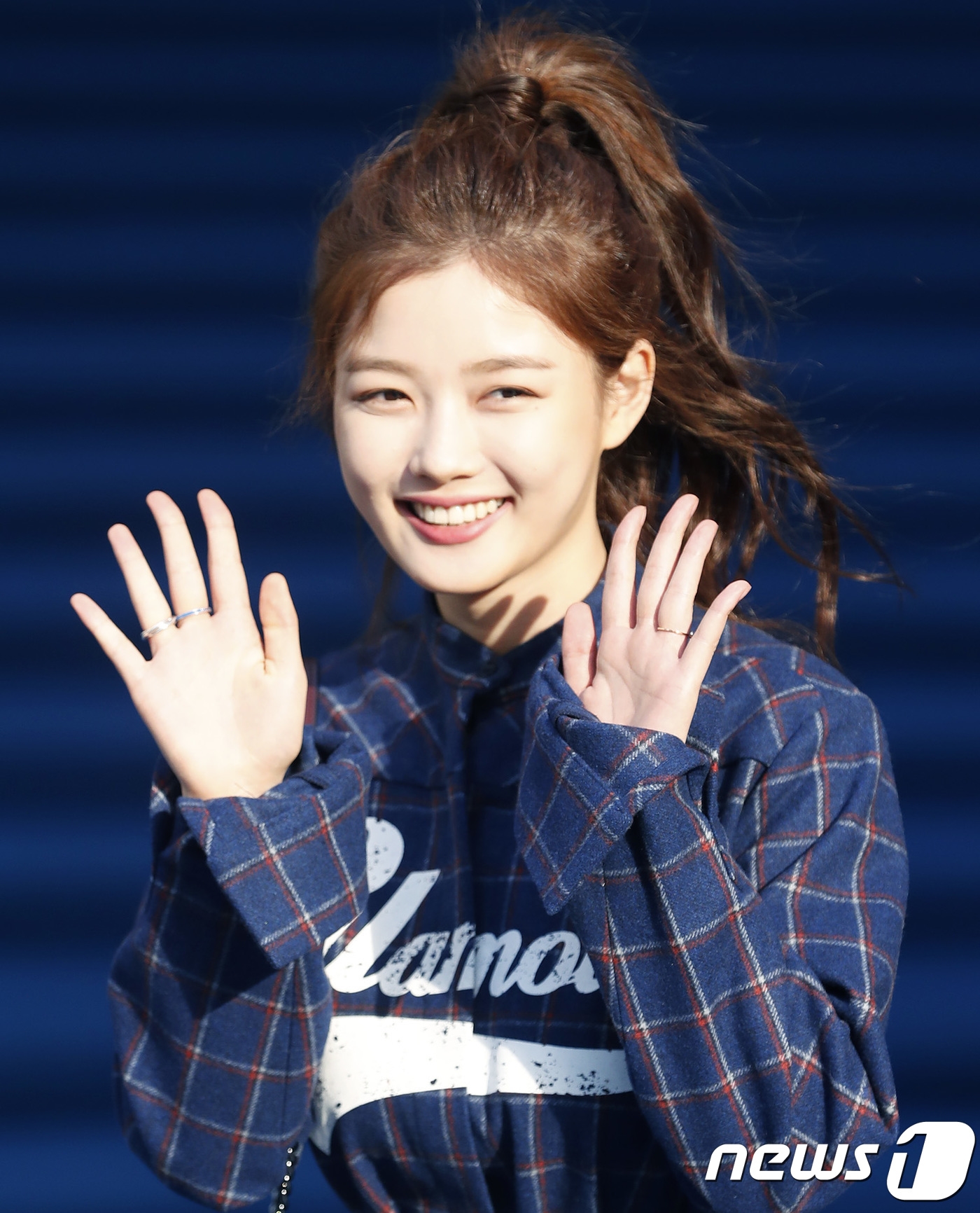Kim Yoo Jung nổi bật giữa dàn sao trong 'Seoul Fashion Week 2018'