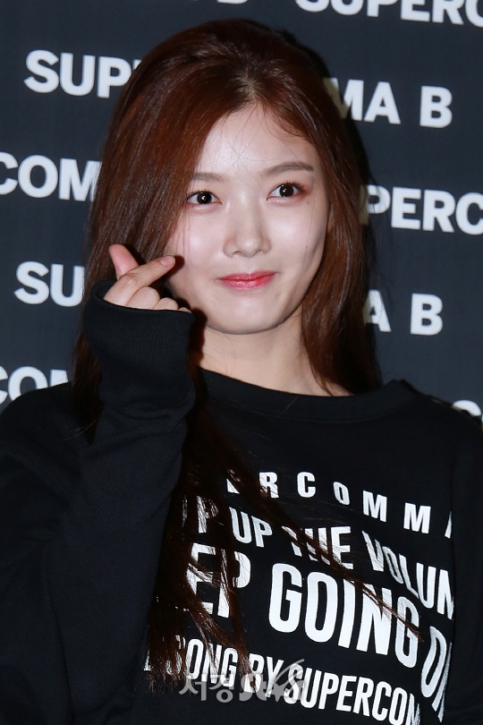 Kim Yoo Jung nổi bật giữa dàn sao trong 'Seoul Fashion Week 2018'