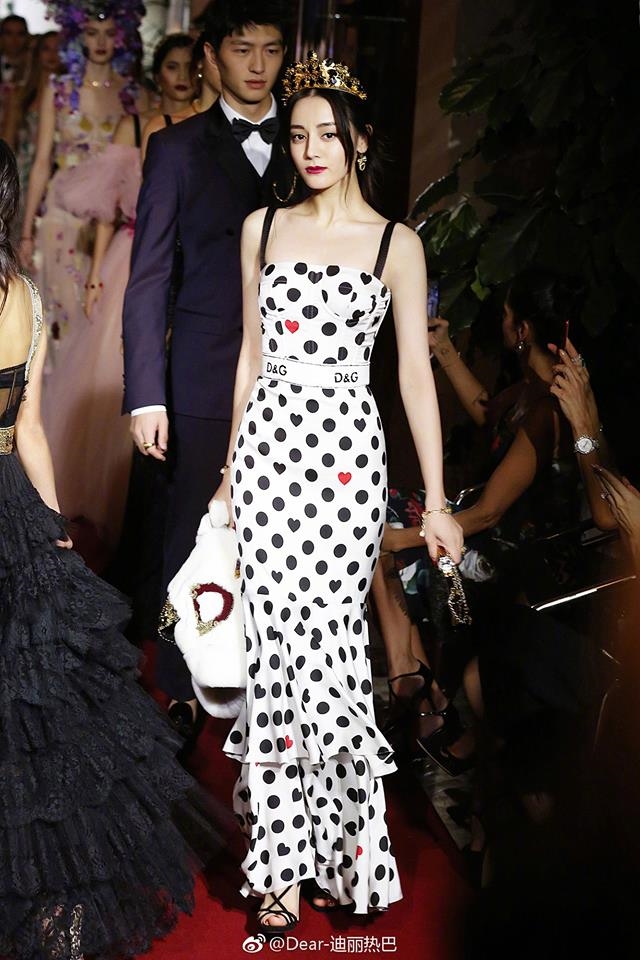 Khi sao Hoa ngữ 'lấn sân' catwalk: Tỏa sáng rực rỡ trên sàn diễn