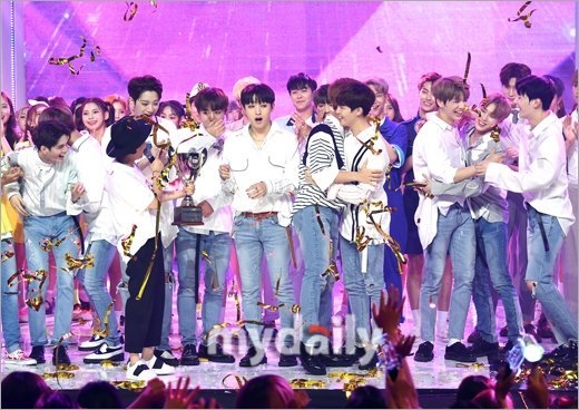 Lý do vì sao Wanna One được yêu mến nhiều đến vậy
